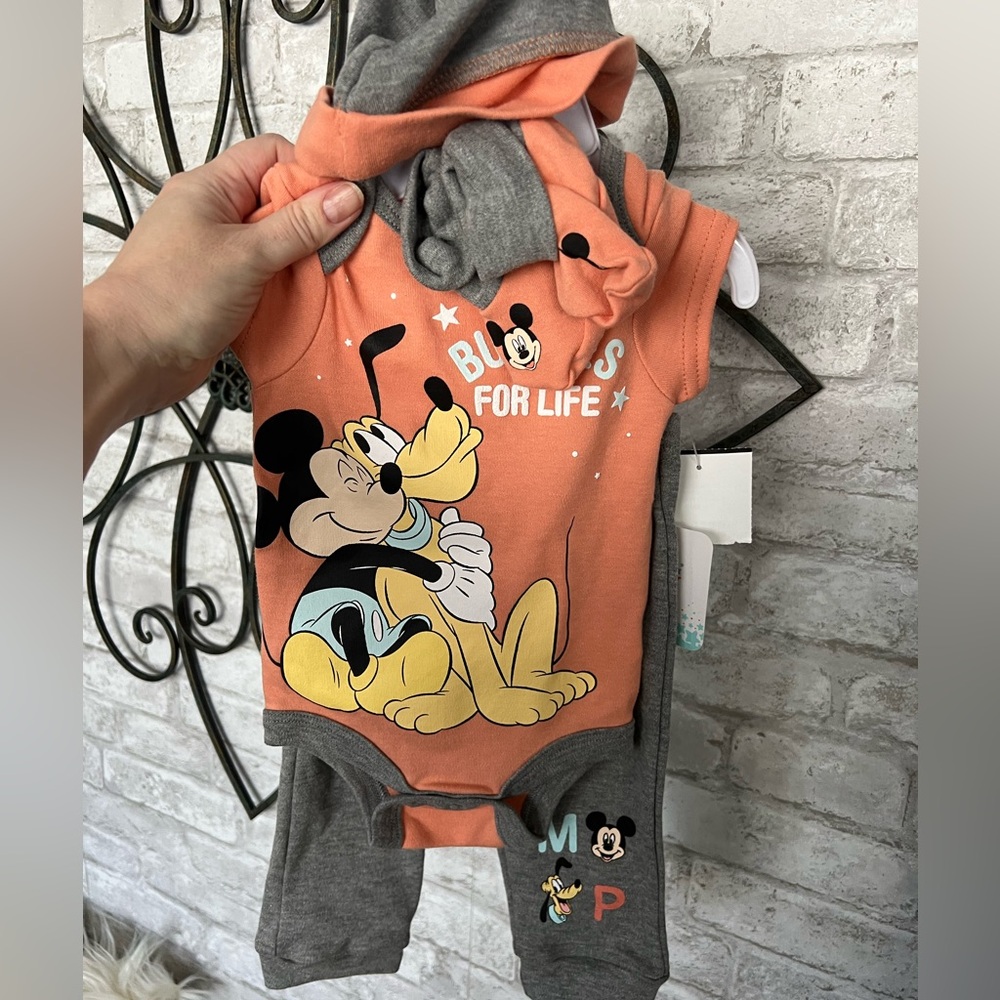 Disney Baby 3-6 month adorable 4 piece baby outfit